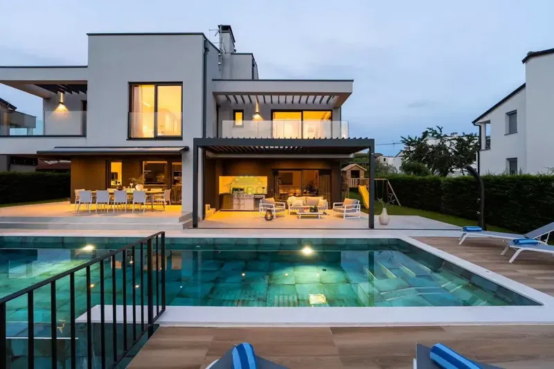 Moderne Villa mit Meerblick, Poreč, 900 m vom Meer entfernt