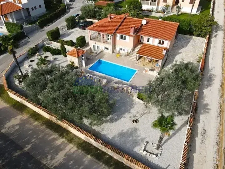 Freistehendes Haus mit Einliegerwohnung und Meerblick, Poreč, Istrien