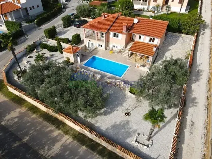 Samostojeća kuća sa dodatnim apartmanom i pogledom na more, Poreč, Istra
