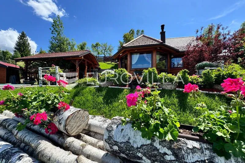 Gorski kotar, Kupjak, ekskluzivna kuća s jacuzzijem, wellnessom 200 m², bazen, okućnica 1700 m²