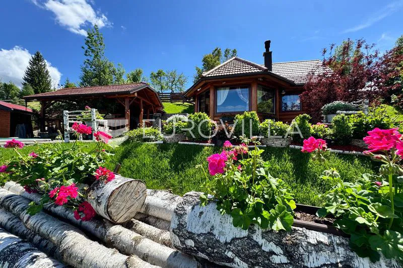 Gorski kotar, Kupjak, ekskluzivna kuća s jacuzzijem, wellnessom 200 m², bazen, okućnica 1700 m²