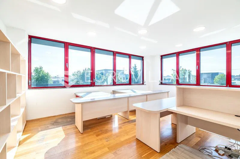 Sveta Nedjelja, funkcionalan poslovni prostor površine 75 m²