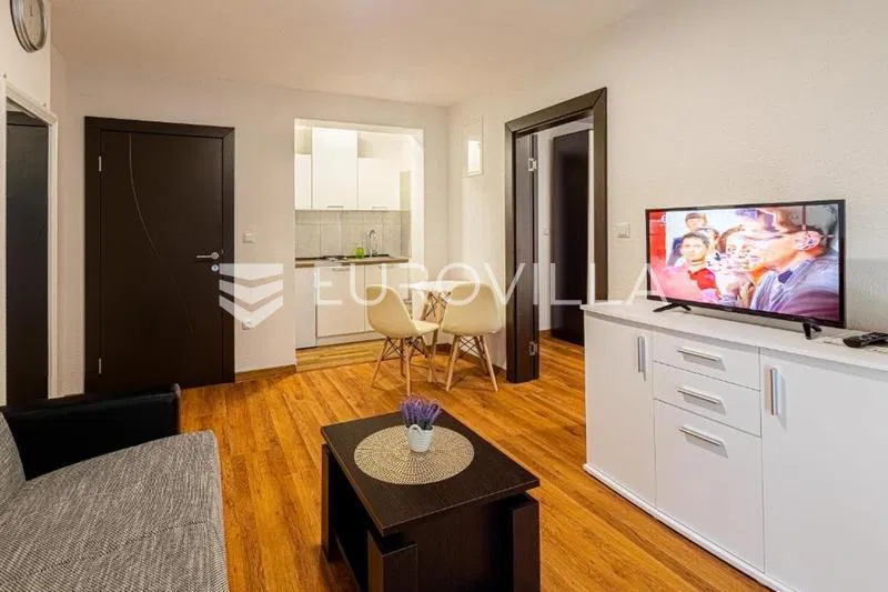 Plitvička Jezera, Rudanovac, kuća 350 m², novouređena s 10 apartmana