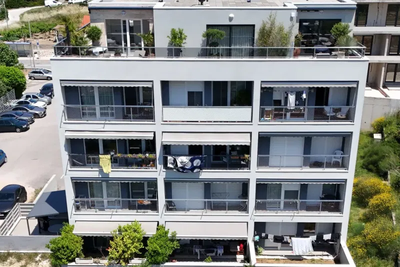 One-bedroom apartment with sea views – 2