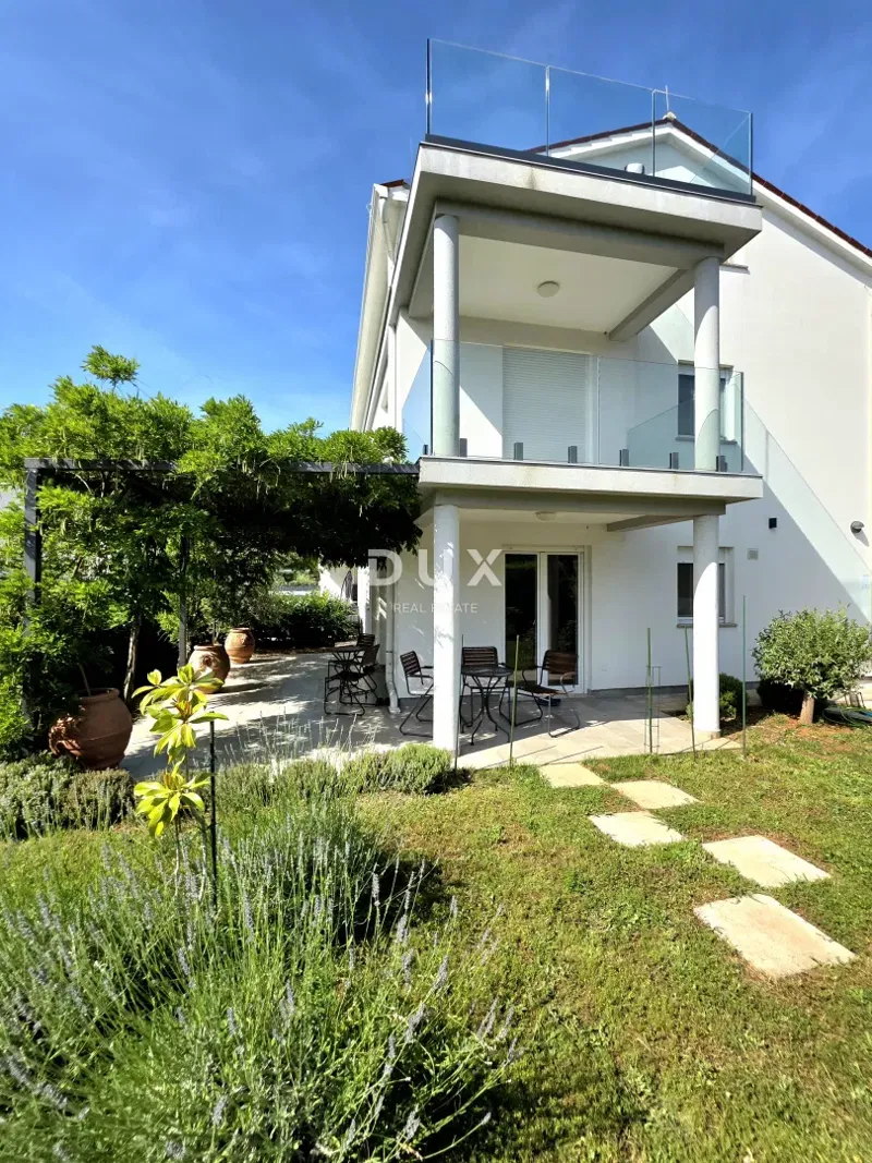 ISTRIA, POREČ, DINTORNI - Casa familiare in posizione tranquilla, vicino al paese e ai suoi servizi. – 2