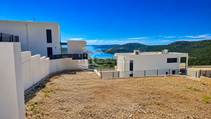 Premium plot above Vinišće bay/permit, project and open view – 2