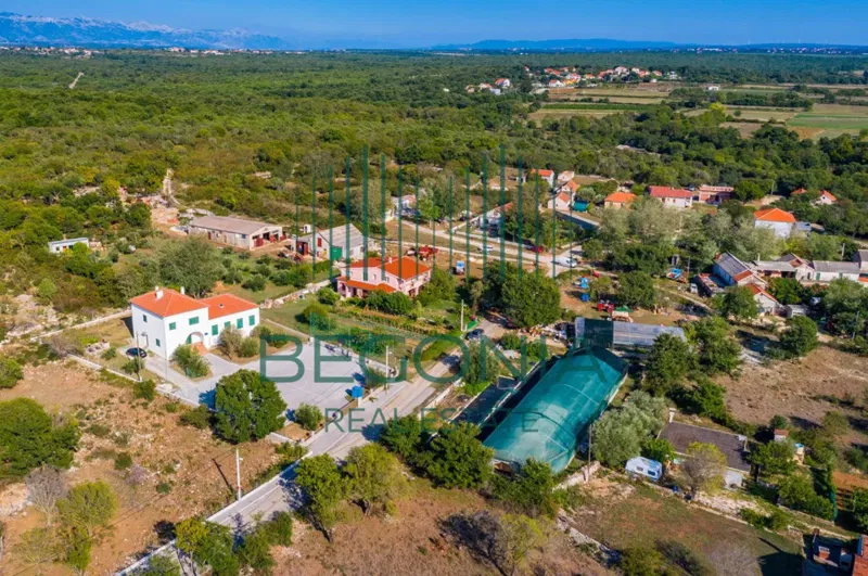 Atraktivna građevinska parcela 843 m² blizu Zadra i Nina.