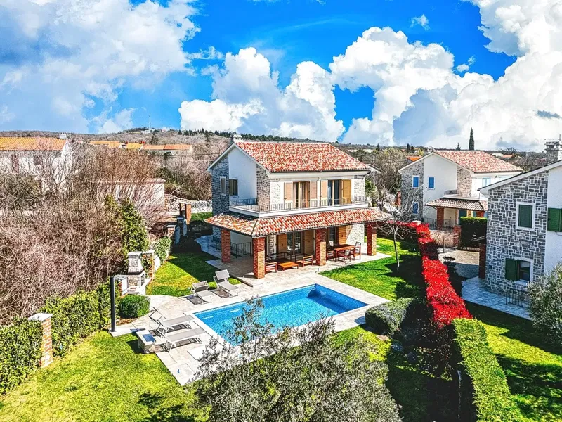 Dobrinj okolica, mediteranska vila s okućnicom i bazenom!