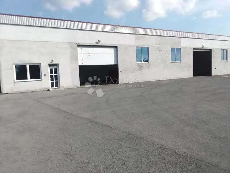 Business premise Petrijevci, 368m2 – 2