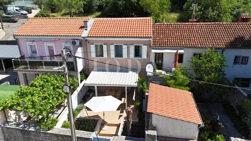 DRAMALJ – Curata casa costiera con giardino privato e quattro posti auto, a pochi passi dal mare – 2