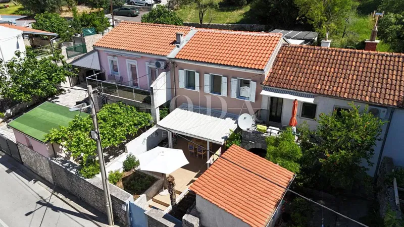 DRAMALJ – Curata casa costiera con giardino privato e quattro posti auto, a pochi passi dal mare – 3