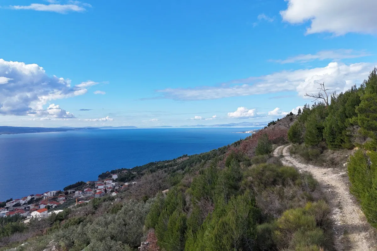 Građevinsko zemljište s panoramskim pogledom na more