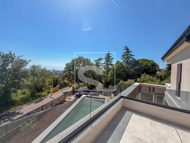 Villa with sea view, 4 bedrooms and infinity pool, Poreč – 2