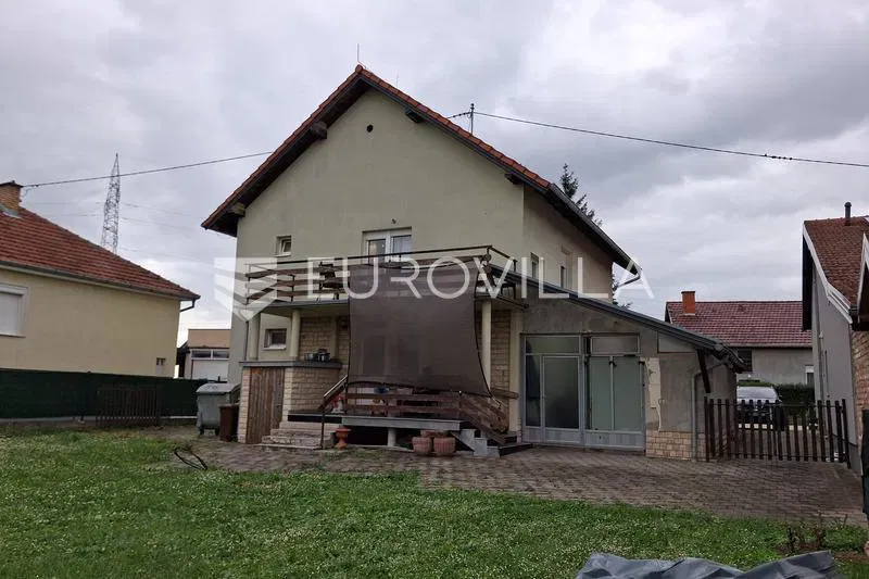 Vinkovci, Mirkovci, Prostrana kuća s velikim vrtom U mirnoj i slijepoj ulici u za dugoročni najam
