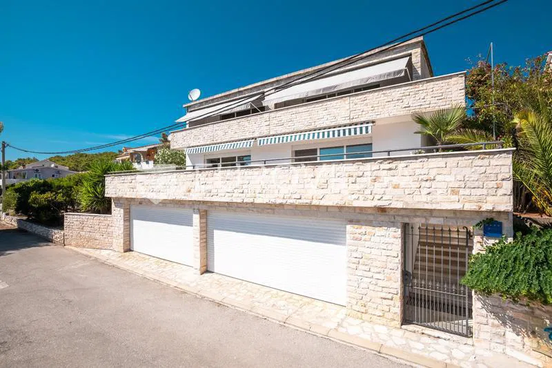 Otok Korčula, Potirna, kuća sa apartmanima, drugi red od mora