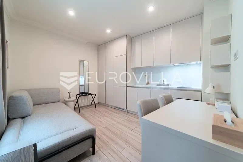 Osijek, Tvrđa, tri uhodana apartmana 68 m²
