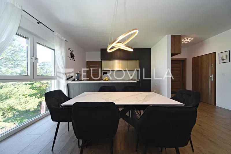 Osijek, Center, for sale fully furnished five-bedroom apartment 150 m² – 2