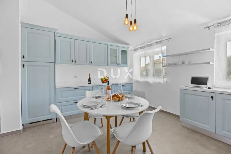 PULA, VALDEBEK - Completely renovated and modernly furnished 2-bedroom + living room apartment with swimming pool, parking and storage room – 3