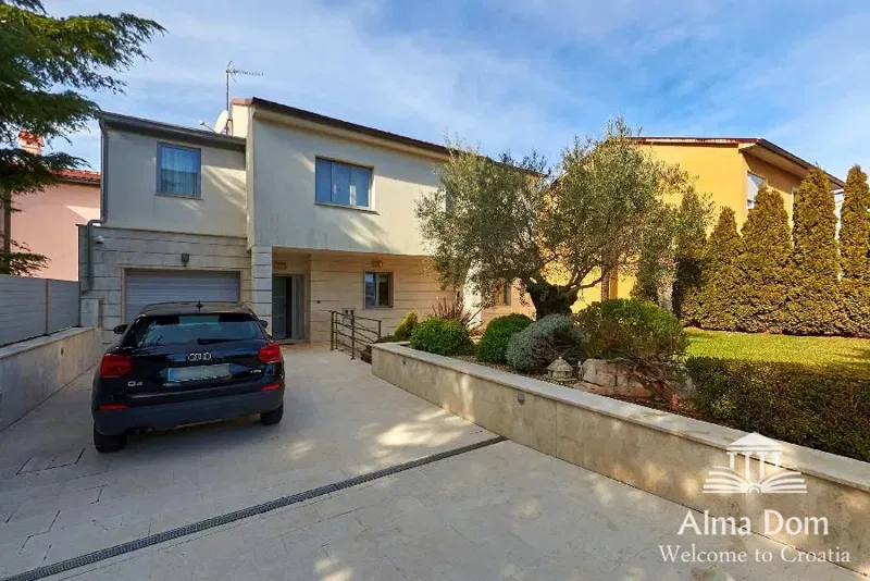 Prima filla-villa con garage e la piscina – 3
