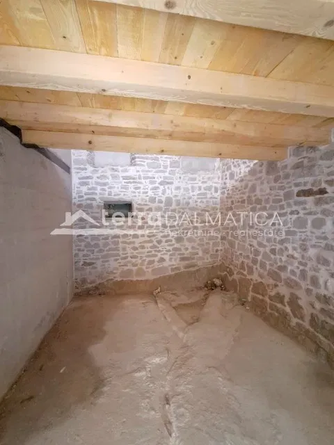 Renovated stone house on the island of Prvić – 3