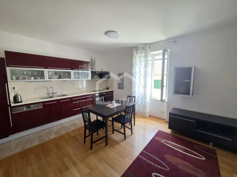 SPLIT,MANUŠ, TROSOBAN,DUGOROČNO