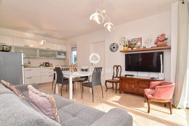 Ground-floor apartment with a large landscaped garden and sea view – 3