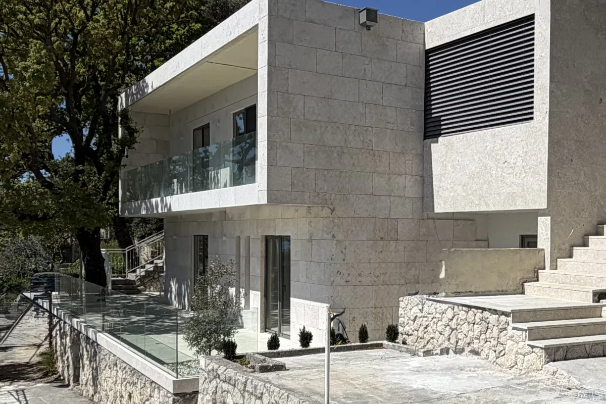 Casa indipendente con vista mare