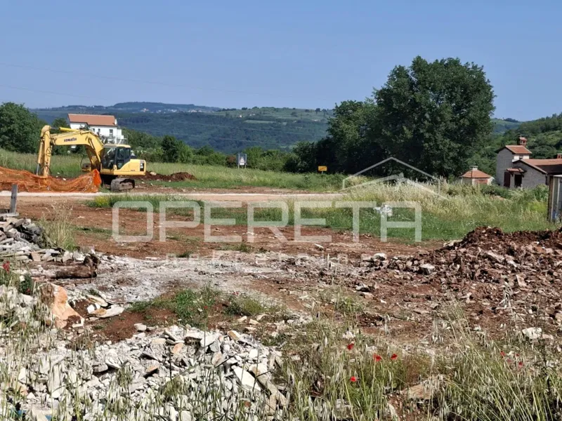 Istria, nei dintorni di Momjan – terreno con permesso di costruzione di 657 m2 – 2
