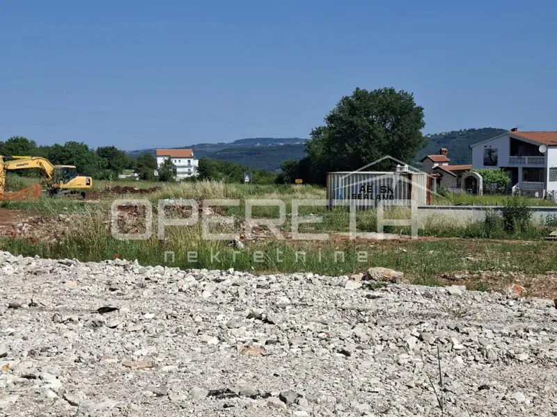 Istria, nei dintorni di Momjan – terreno con permesso di costruzione di 657 m2 – 3