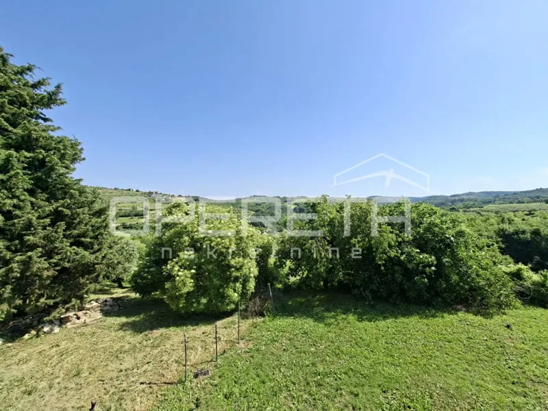 Istria, Momjan – house on three levels with an open view and a yard – 2