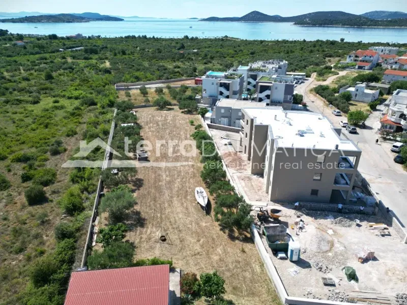 Građevinsko zemljište 2240 m2 s otvorenim pogledom na more, Tribunj