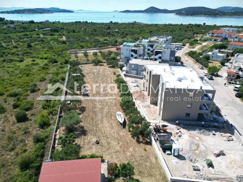 Građevinsko zemljište 2240 m2 s otvorenim pogledom na more, Tribunj