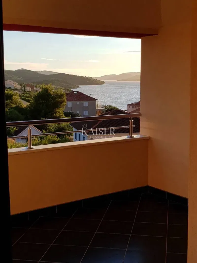 Trogir, Čiovo - three-bedroom apartment (93 m2) with sea view, close to the beach – 2