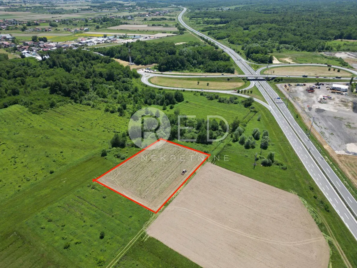 Zemljište 5557 m2- Poslovna zona Vrbovec/Pirakovec