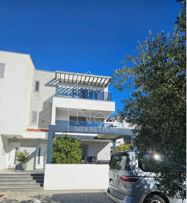 Prekrasna, moderna kuća s pogledom na more, Vodice