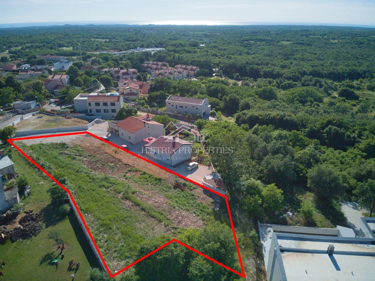 Zemljište s pravomoćnom dozvolom i plaćenim komunalijama za gradnju 5 kuća s pogledom na more