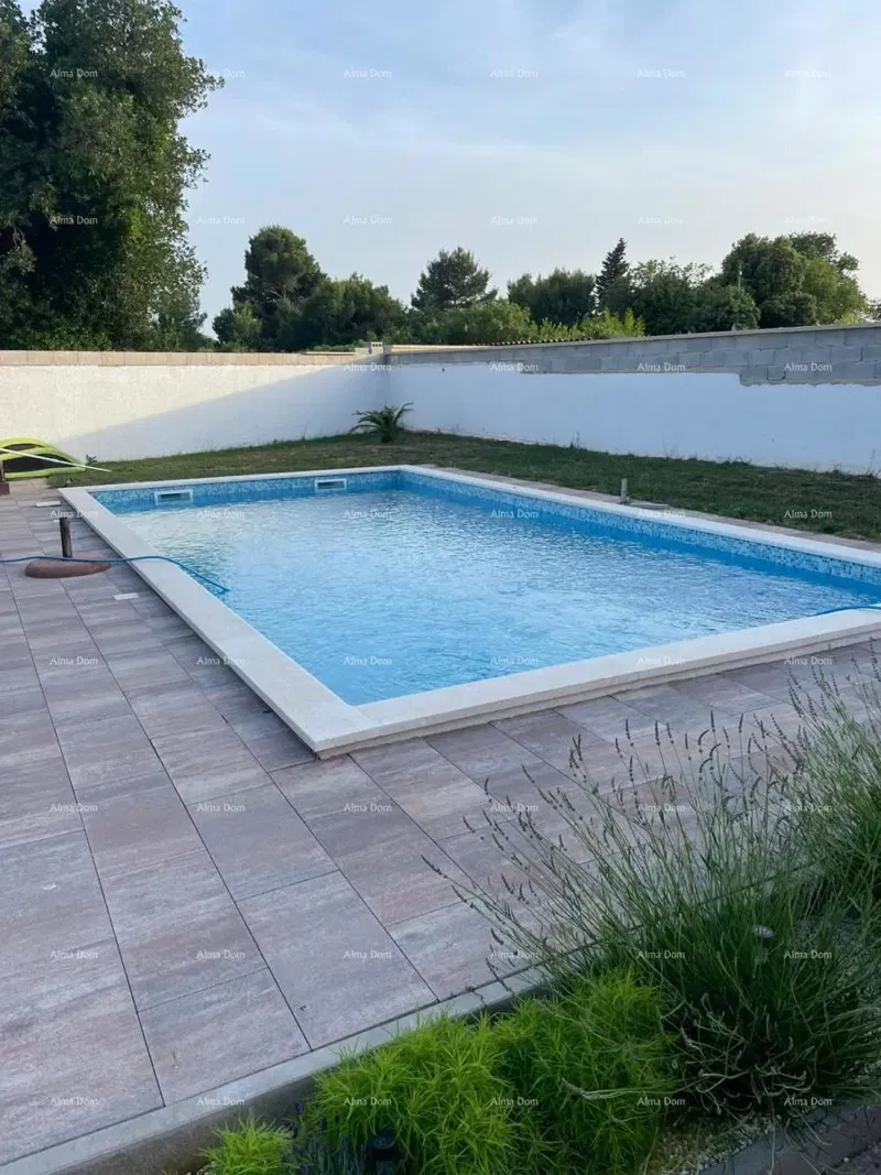Ližnjan – Apartment House with Pool, 460 m². – 3