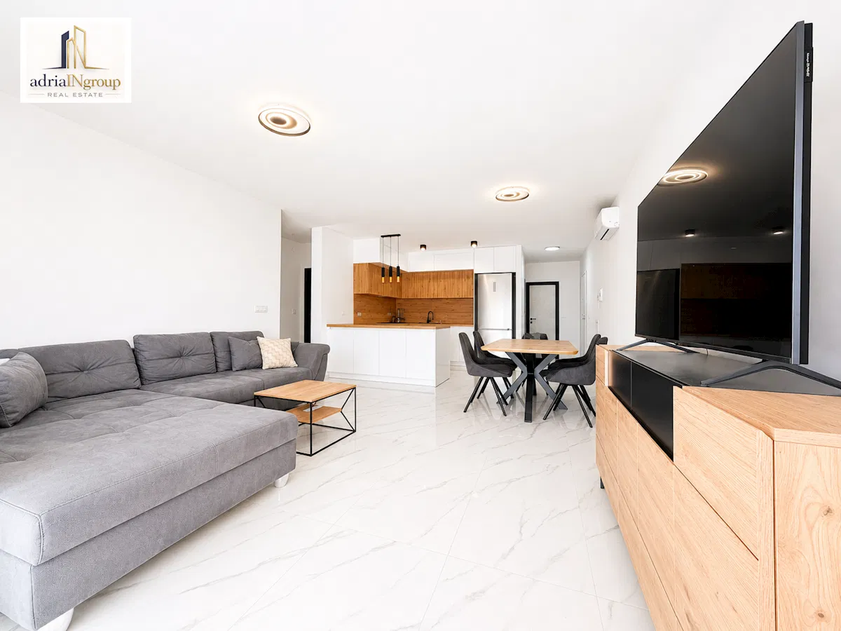 Okrug Gornji, MODERNO 3-sobno STANOVANJE / VRT 180m2 / BAZEN / Preberite opis!
