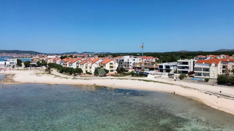 SRIMA, DWUPOKOJOWY APARTAMENT Z OGRÓDEM W IDEALNEJ LOKALIZACJI – 3
