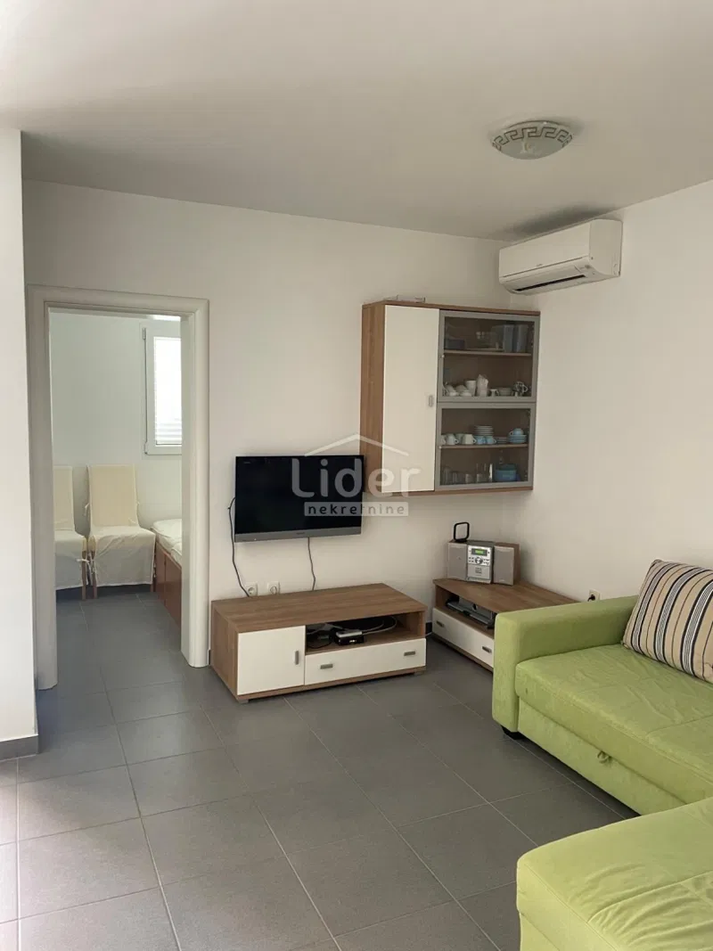 NOVALJA – GAJ | Apartman 2s+db s vrtom na izvrsnoj lokaciji, 250 m od mora – 2