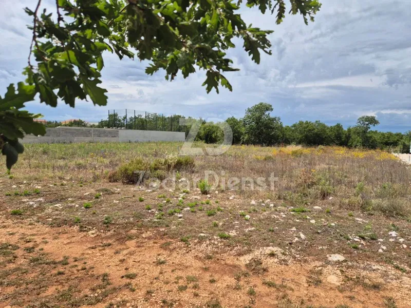Zemljište od 730 m2 na izvrsnoj lokaciji u Debeljaku