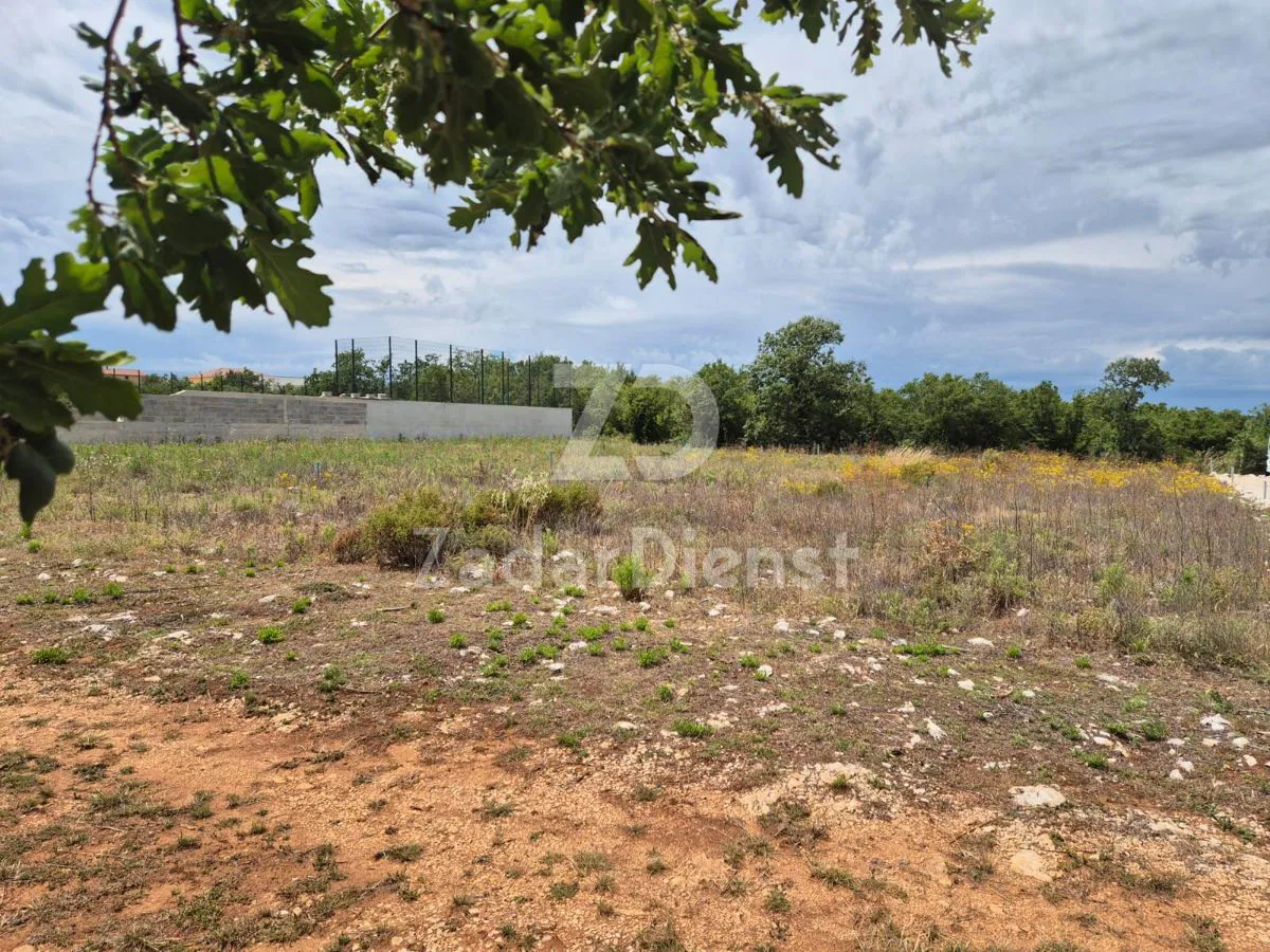 Zemljište od 730 m2 na izvrsnoj lokaciji u Debeljaku