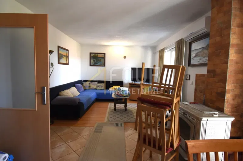 Novi Vinodolski, casa a schiera con 4 appartamenti, vista mare – 3