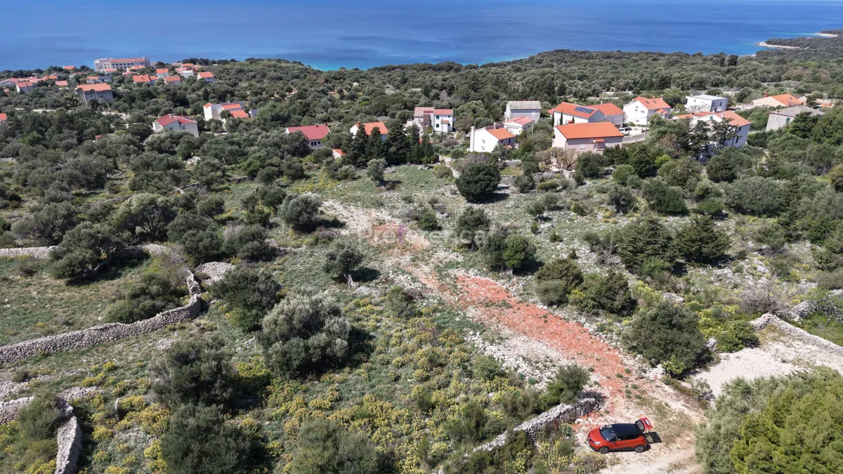 Jakišnica - građevinsko zemljište 597m2