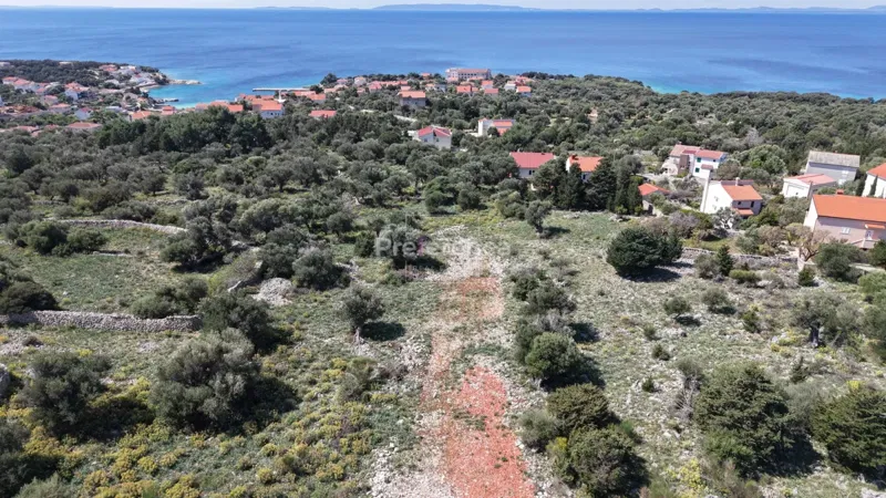 Jakišnica - građevinsko zemljište 736m2