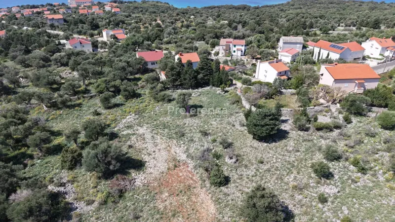 Jakišnica - građevinsko zemljište 973m2
