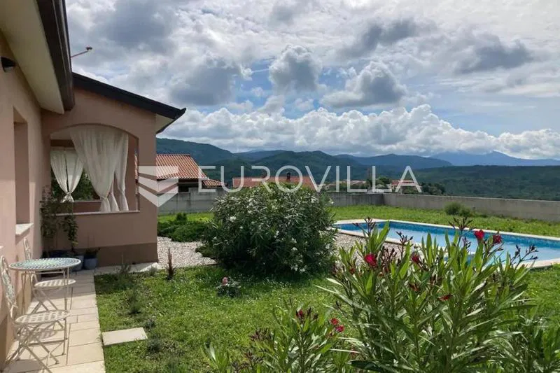 Istra, Roč, Privatna oaza mira s bazenom i spektakularnim pogledom