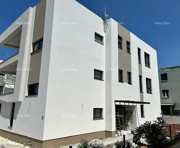 Vendiamo appartamento in nuova costruzione con giardino! ŠTINJAN. – 2