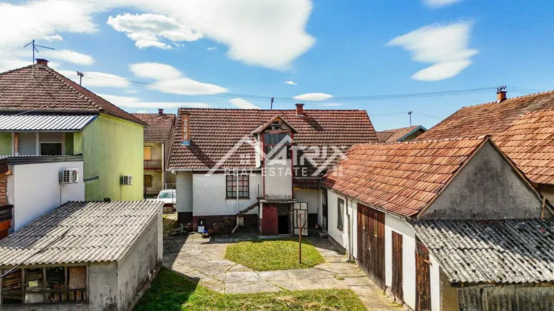 Vinkovci, kuća s garažom i dvorištem u mirnom dijelu