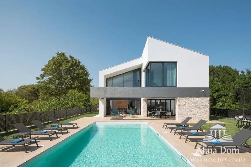 Beautiful house with swimming pool! – 2